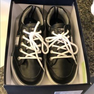 COPY - Youth Nautica size 2 - black
